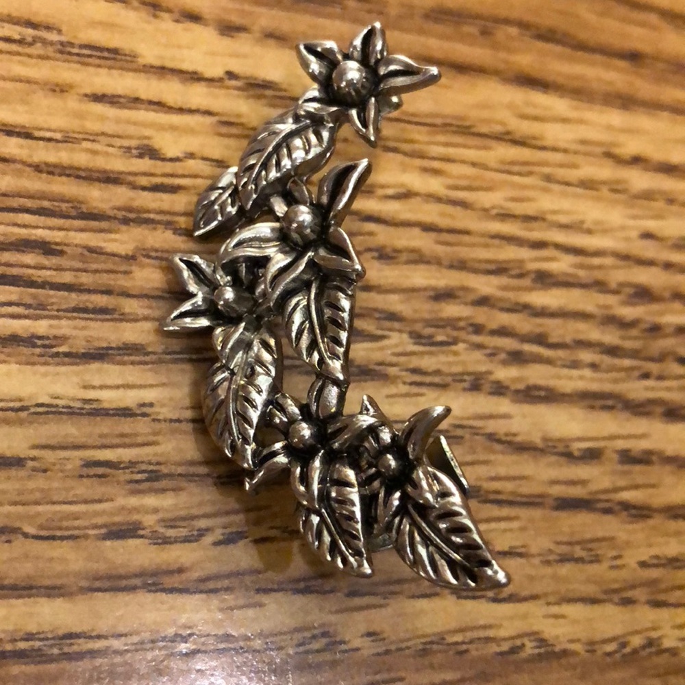 Earring/Ear Cuff - Picture 2 of 6